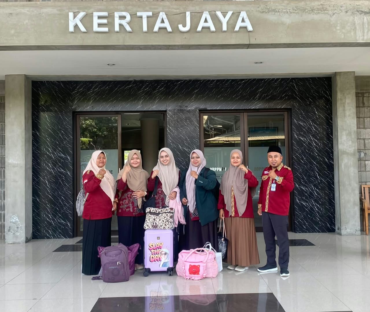 TWO IN ONE PROGRAM! Fungsionaris SMK UBP Nurul Islam Jelajahi Inovasi Vokasi Program Keahlian Konstruksi, Properti dan Geomatika dan Guru-Guru Perdalam Deep Learning di BBPPMPV BOE Malang